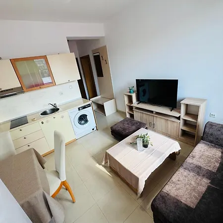 Sunny House 202 One Bedroom *
